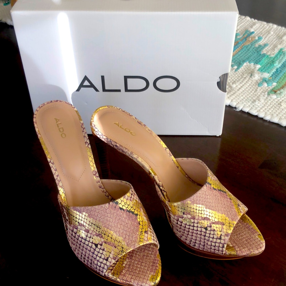 NWOT Aldo snakeskin print sling back mule
